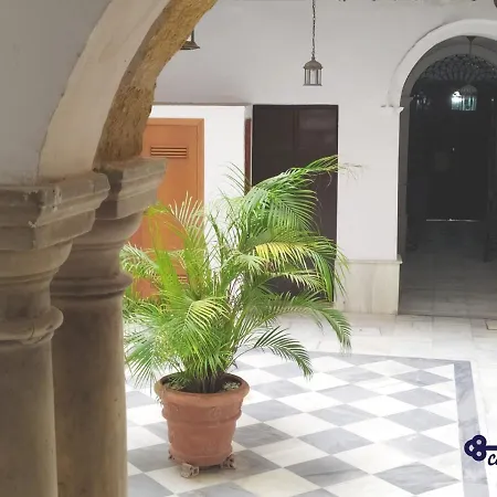 Cadiz Rooms منزل للإقامة *